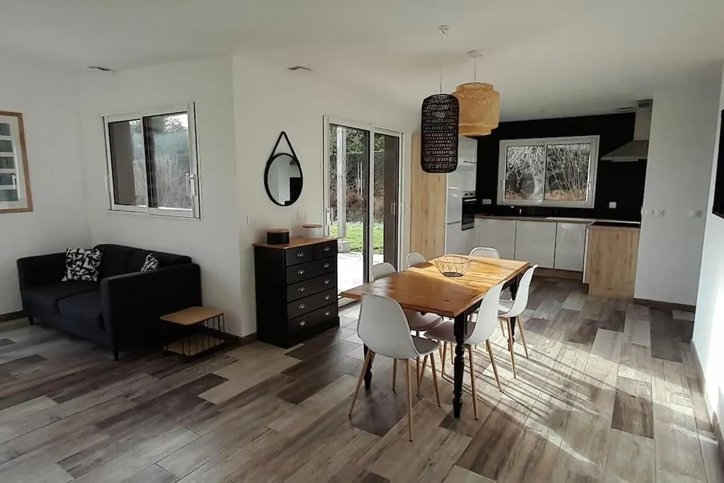 Maison Bois Recente Lantic 0*,